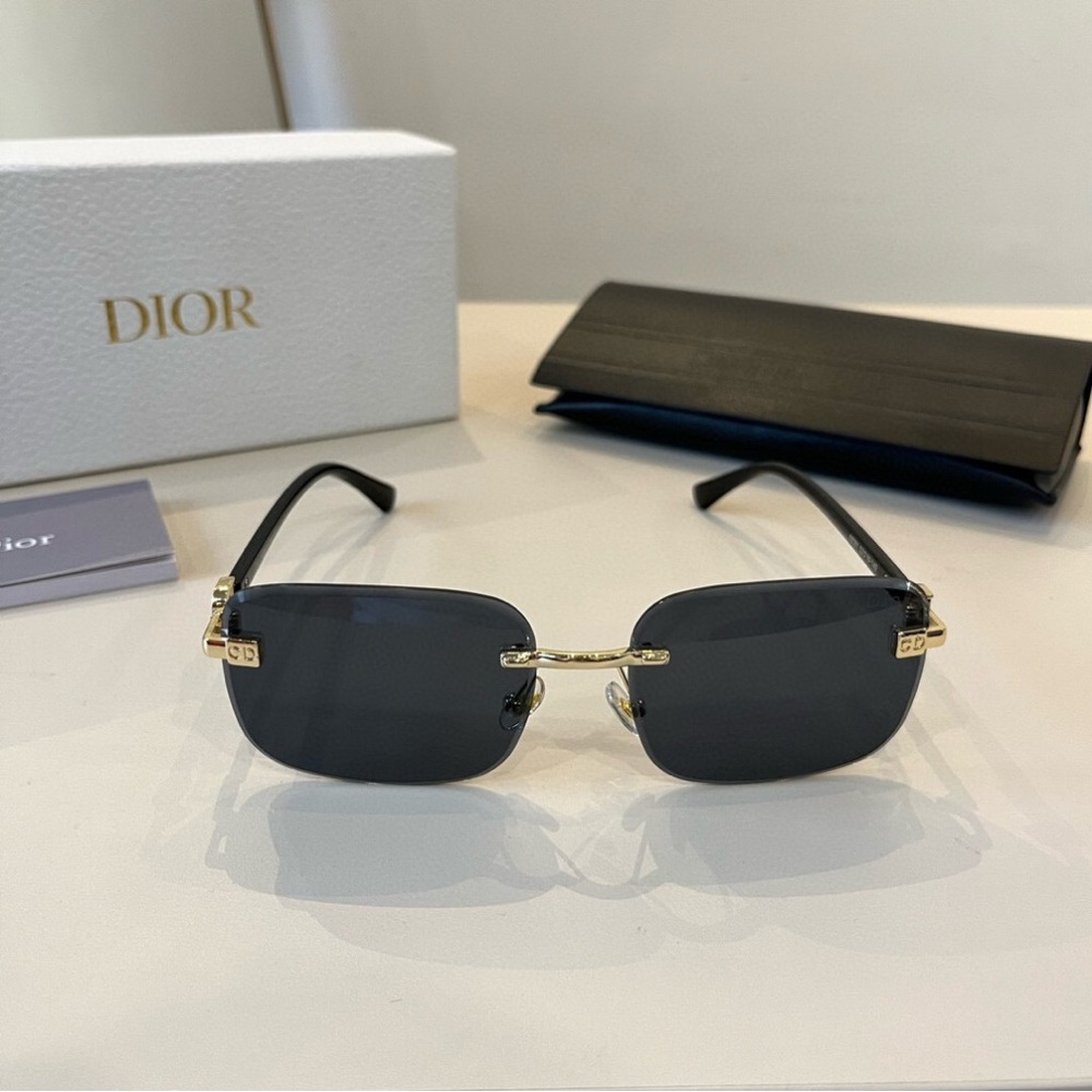 Dior Black Rectangular Sunglasses with Polished Finish - Picture 3 of 10